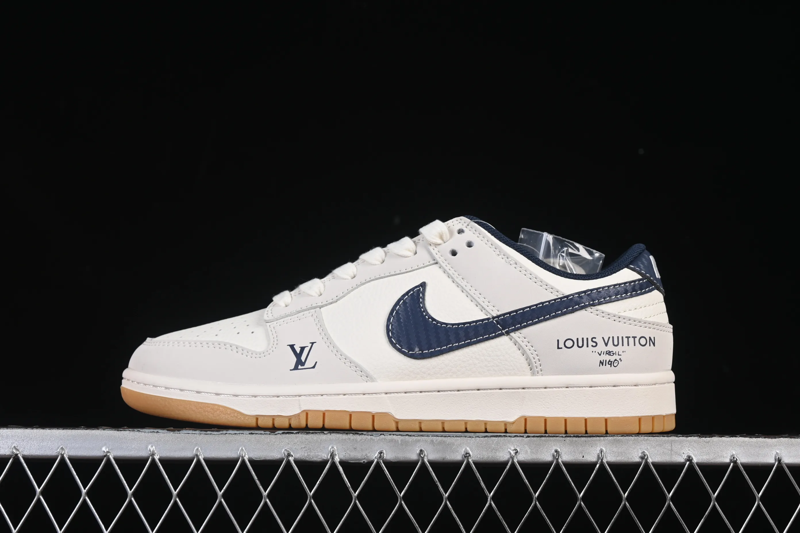 All categories Nk SB Dunk Series Nk SB Dunk Low High-end customized low-top sneakers Nike SB Dunk Low LV co-branded Milan raw rubber sole Anniversary high-end customized low-top casual sneakers UP1628-002